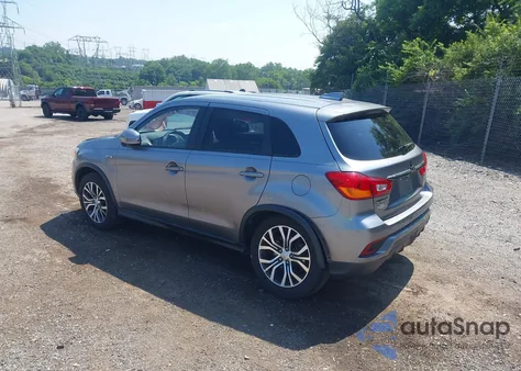 2018 Mitsubishi Outlander Sport 2.0 Es z USA, uszkodzony, nr VIN JA4AP3AU8JZ006090